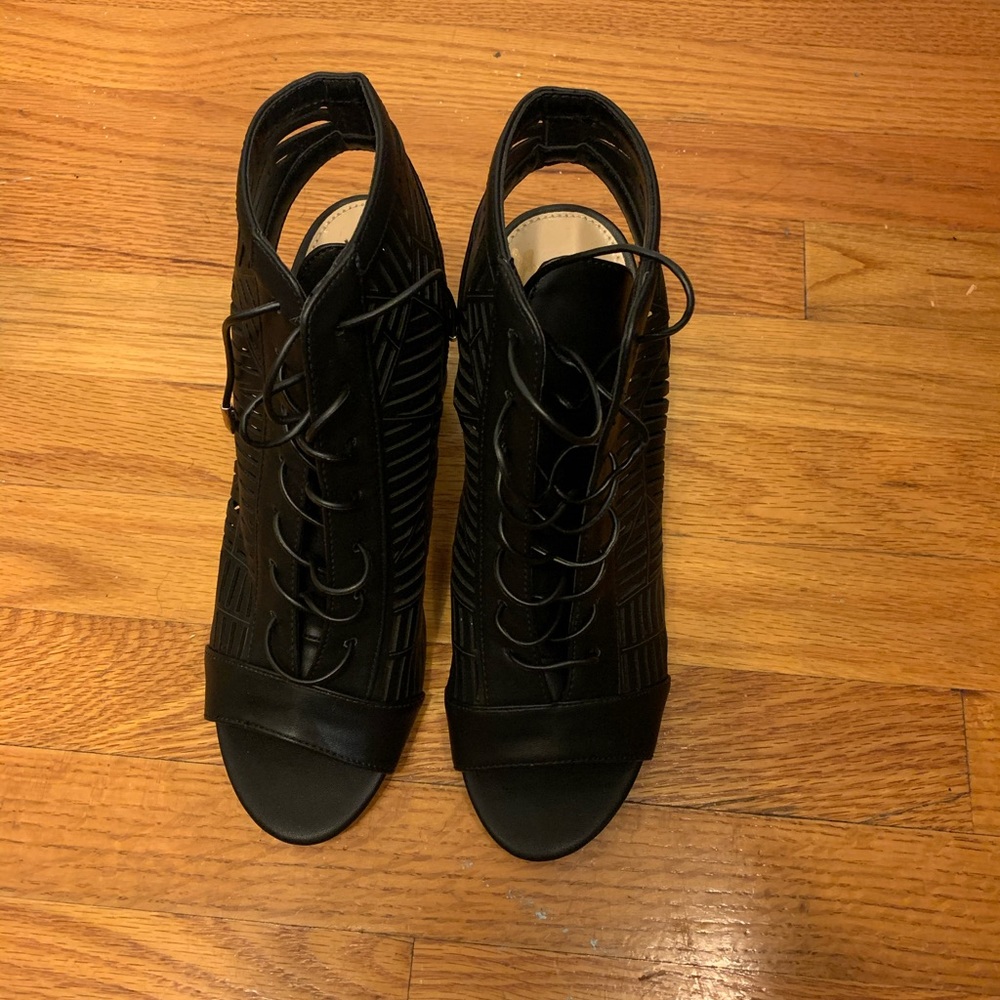 Sam Edelman stacked peep toe laced size 9.5